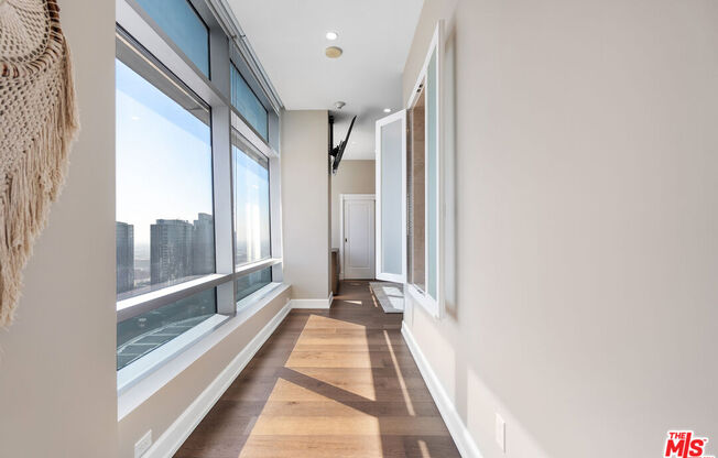 1 bed, 1.8 baths, 1,160 sqft, $6,900, Unit 32G