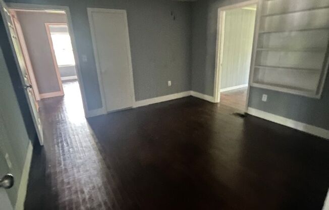 5 Bed 2 Bath House-Available Now!
