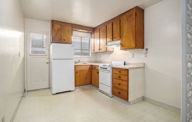 2 beds, 1 bath, $2,400, Unit C