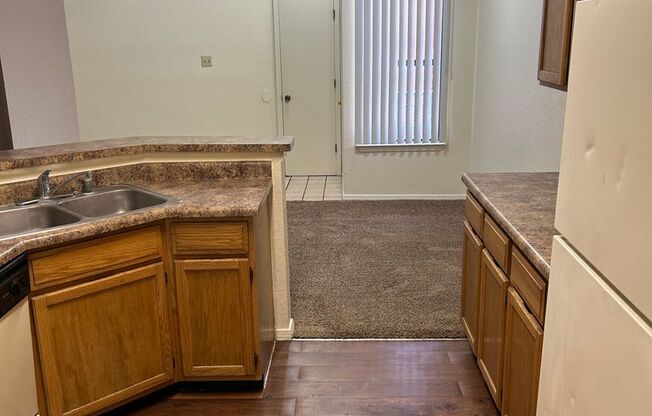 2 beds, 2 baths, 957 sqft, $1,015, Unit 62