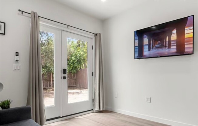 1535 S OGDEN DR