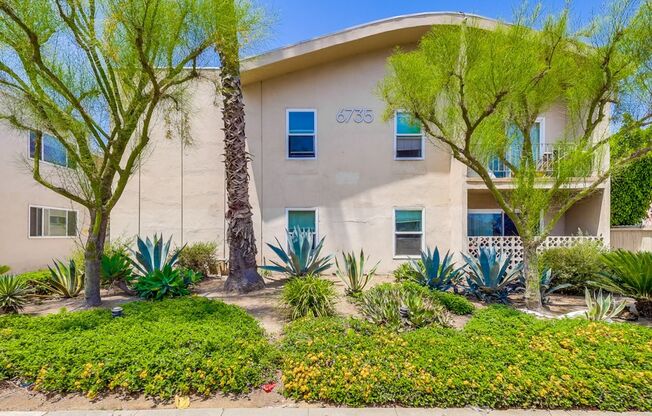 Apartment Building in Park Mesa Heights with Laundry On-Site and Parking
