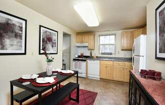 Large eat in kitchen at Hyde Park Apartments*, Essex, 21221