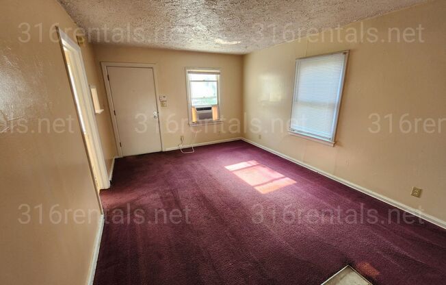 $950 - 3 bedroom / 1 bathroom - Single Family Home
