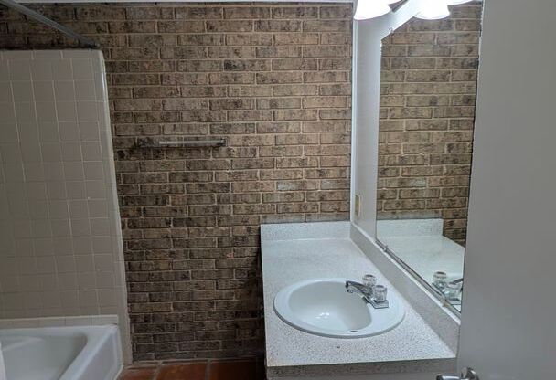 1 bed, 1 bath, 558 sqft, $750, Unit *209