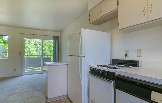 2 beds, 1 bath, $1,550, Unit 10