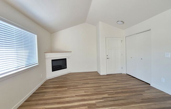 3 beds, 2 baths, 1,044 sqft, $1,995, Unit 206