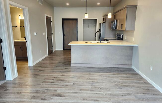 1 bed, 1 bath, 630 sqft, $1,350, Unit 402