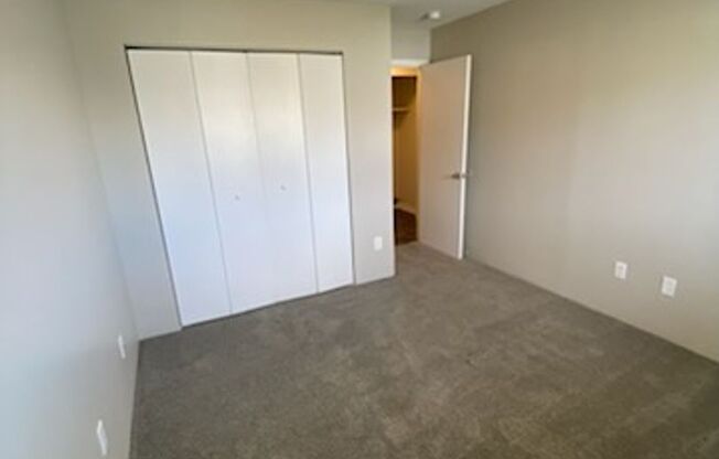 2 beds, 2 baths, 856 sqft, $869, Unit 2827-1806