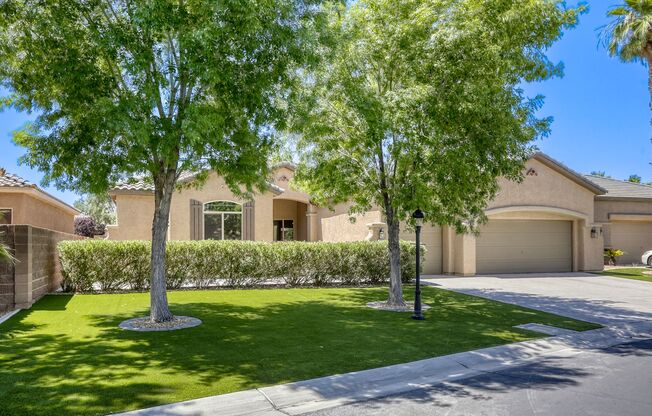 Gorgeous 3-Bedroom Home in Golf Course Community