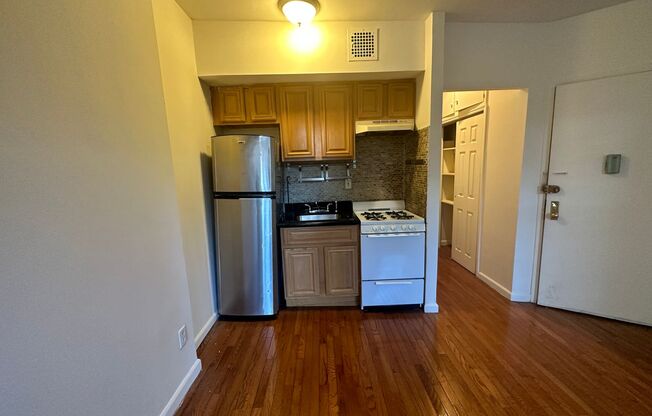 336 E 61 ST