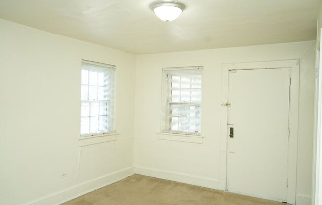 2 beds, 1 bath, $1,450, Unit Apt #A