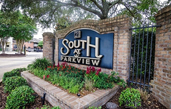21 South Apartment Sign