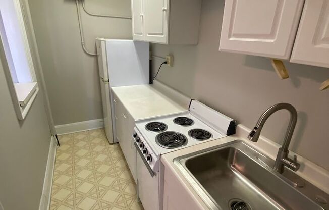 Studio, 1 bath, 300 sqft, $700, Unit 502