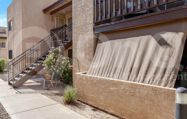 520 N STAPLEY DR