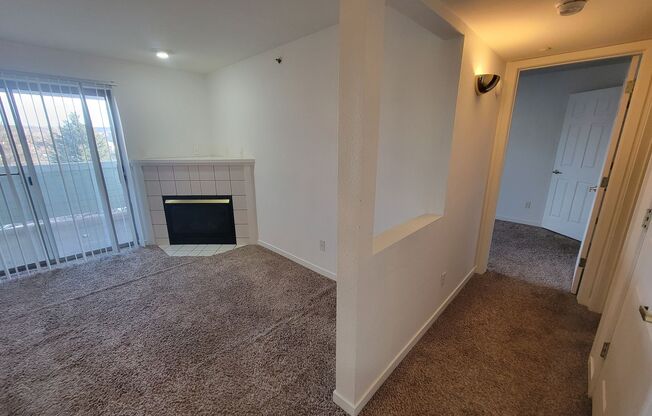 Top-Floor 1 Bedroom Condo in South Boulder with Reserved Parking