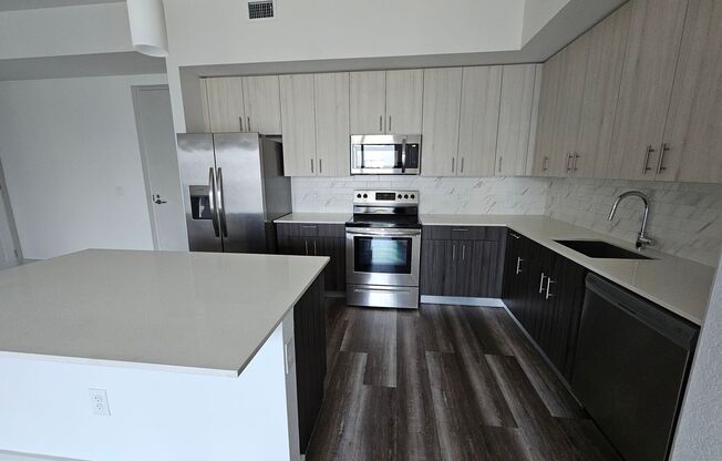 3 beds, 2 baths, 1,360 sqft, $2,845, Unit 431-3407