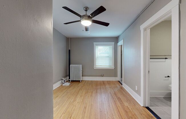Studio, 1 bath, 290 sqft, $999, Unit 14