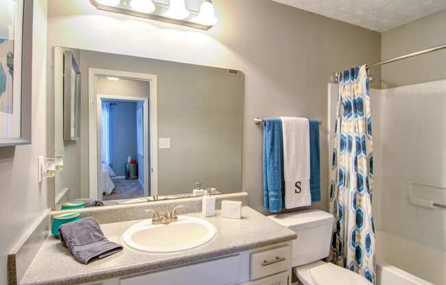 Sutter Lake Apartments Bathroom