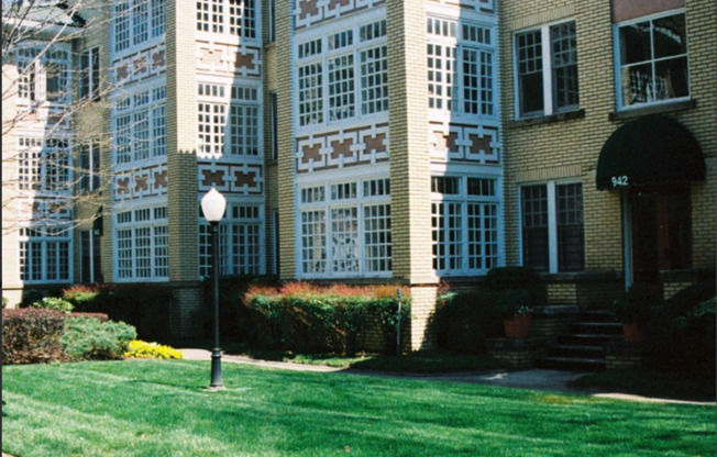 2 beds, 2 baths, 1,138 sqft, $2,650, Unit 942-06