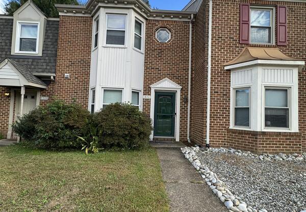 823 CREEKSIDE CRES