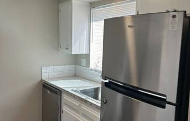 2 beds, 1 bath, 900 sqft, $1,350