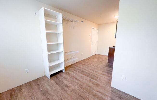 Studio, 1 bath, 160 sqft, $1,250, Unit 356