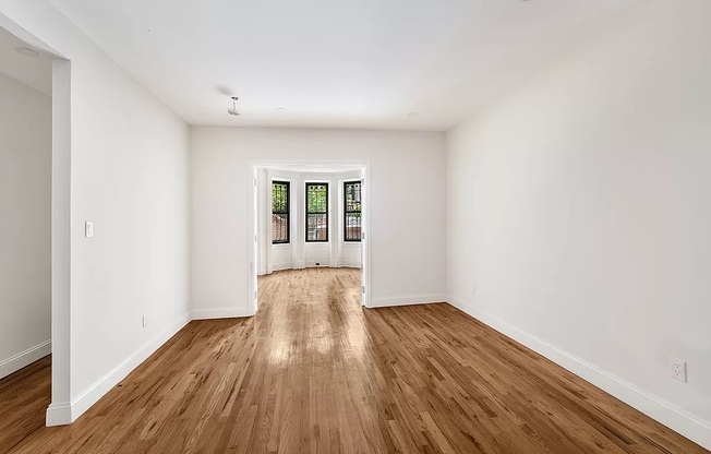 1097 PARK PL