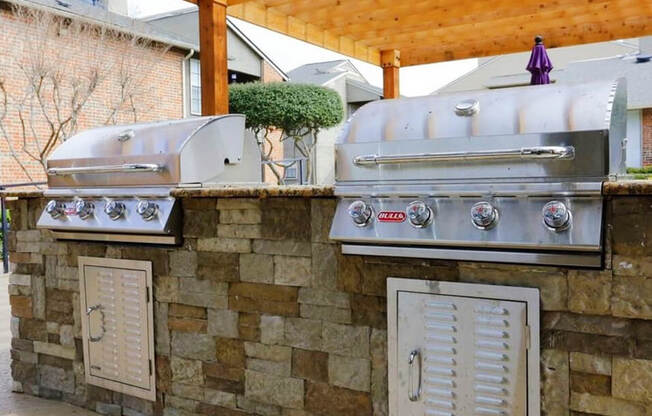 outdoor grills at Longview apartments