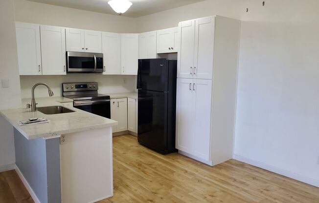 ALVA RD - 1st Floor 2 Bd / 2 Ba Condo in Rancho Bernardo w/ 2 Parking & Many Amenities