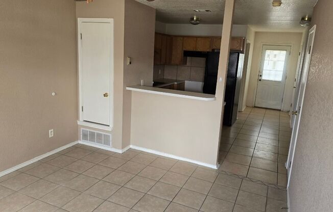 2 beds, 1.5 baths, $900, Unit C