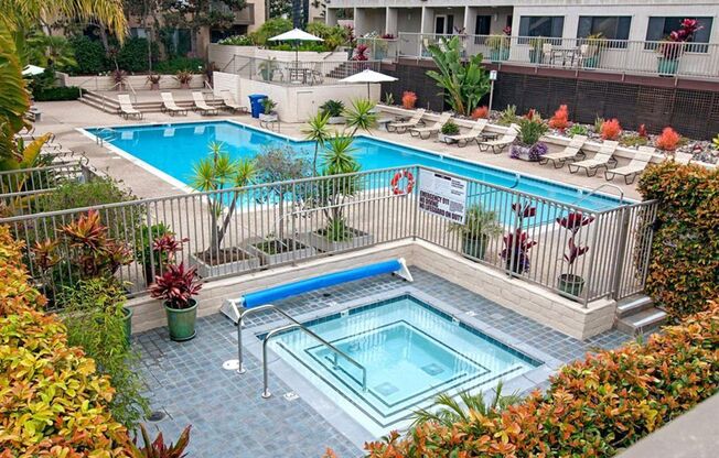 2 bedroom, 2 bath top floor condo in La Jolla