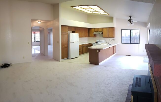 4 bed 2 bath large 2 Car Garage/ Manzanita Park Home For Rent