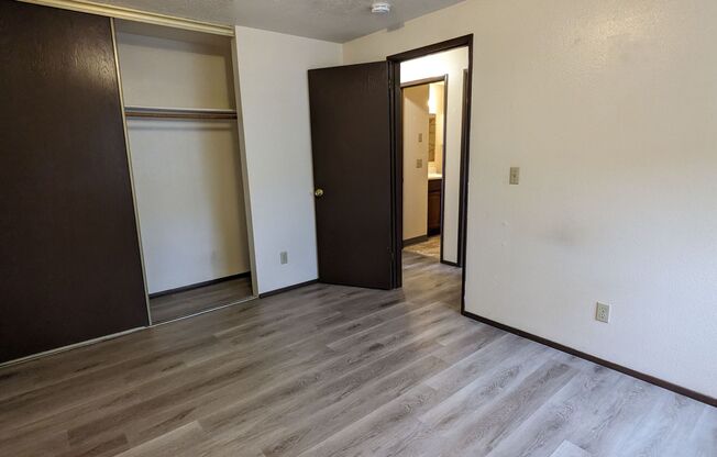 2 beds, 1 bath, 717 sqft, $1,275, Unit 6