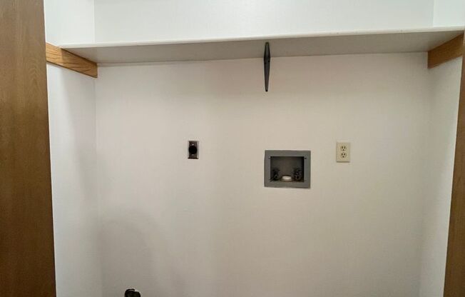 3 beds, 1 bath, 1,044 sqft, $895, Unit 18