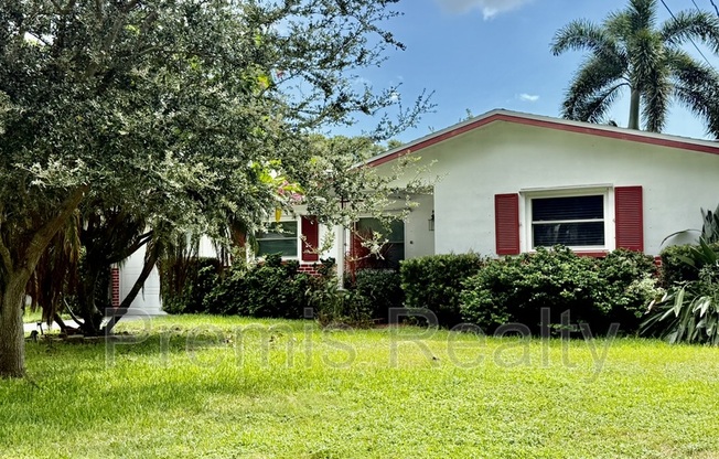1229 LAZY LK RD W
