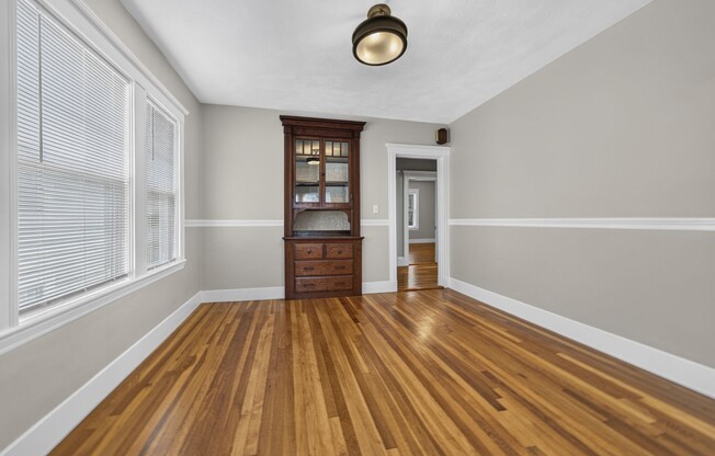 156 W ADAMS ST