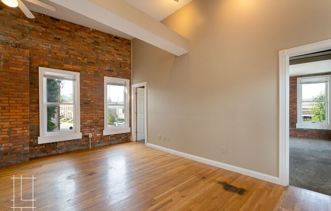 2 beds, 1 bath, $1,350, Unit 221 E. 3rd Ave