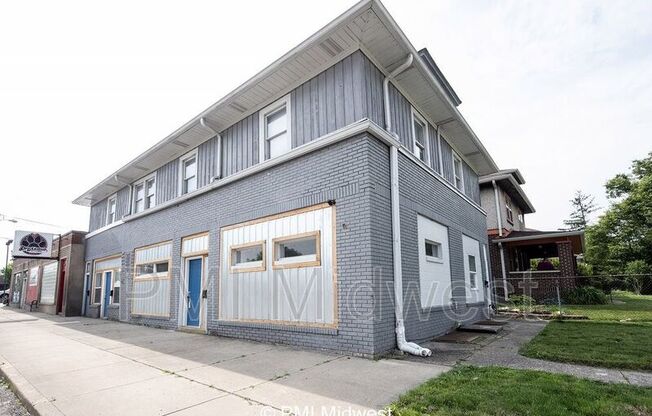 5037 E 10 ST
