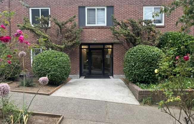 Lakecrest - 2 Weeks Free!