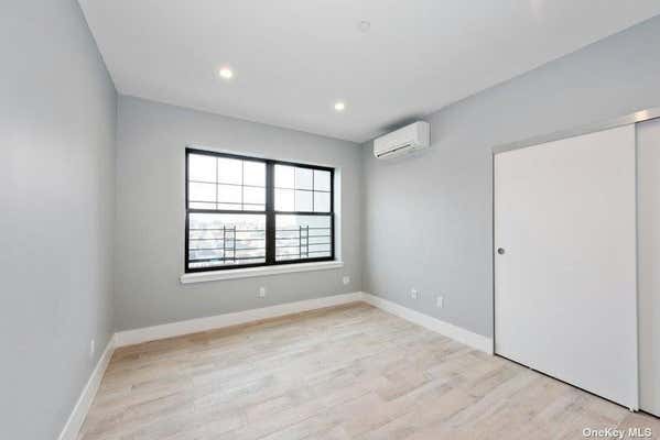 2 beds, 1 bath, $2,800, Unit 3R