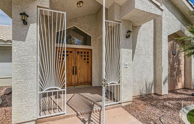 Gorgeous 3 Bedroom Home in Gated Community!