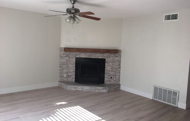 Freshly updated Woodside Park townhouse, close to Fresno State.