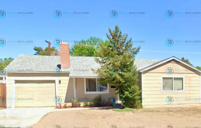 Charming 3-Bedroom Home in Sparks – Cozy Comfort & Great Outdoor Space!