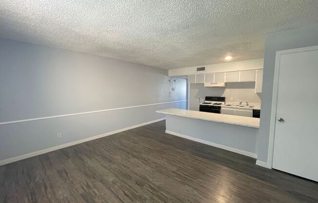 2 beds, 1 bath, 784 sqft, $840, Unit 121E