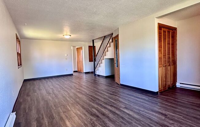 2 beds, 1.5 baths, $900, Unit 955 4th St SW