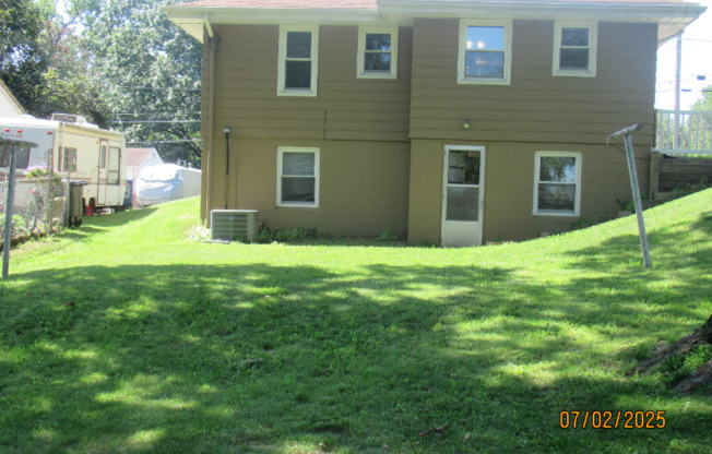 121 BELL AVE