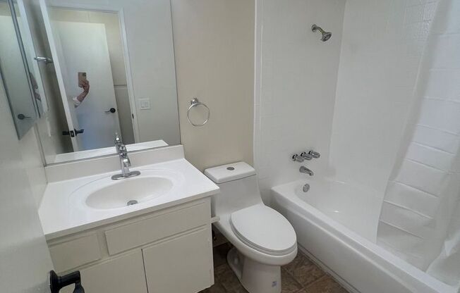 Studio, 1 bath, $1,350