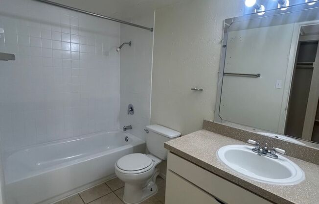 1 bed, 1 bath, 570 sqft, $1,285, Unit OPA-247