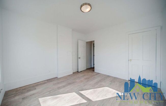 2 beds, 1 bath, $1,299, Unit 189 N Central Ave